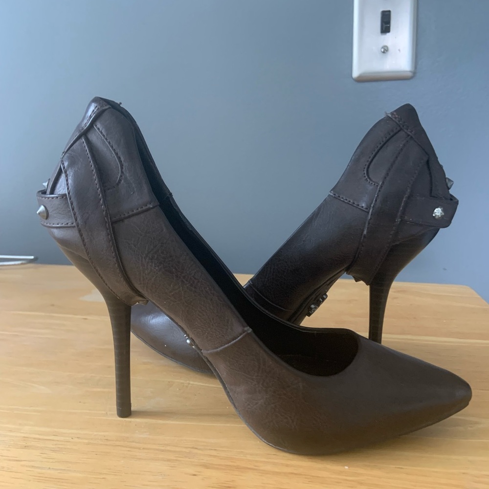 Vera Wang size 6 ladies pumps
